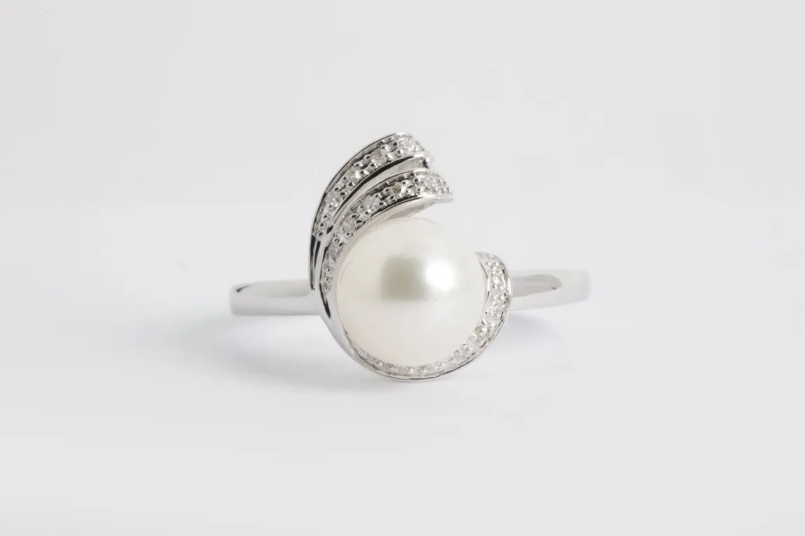 14k White Gold 0.32ctw Diamond & 7.75mm Pearl Ring Size 6.25 (2.90g.)