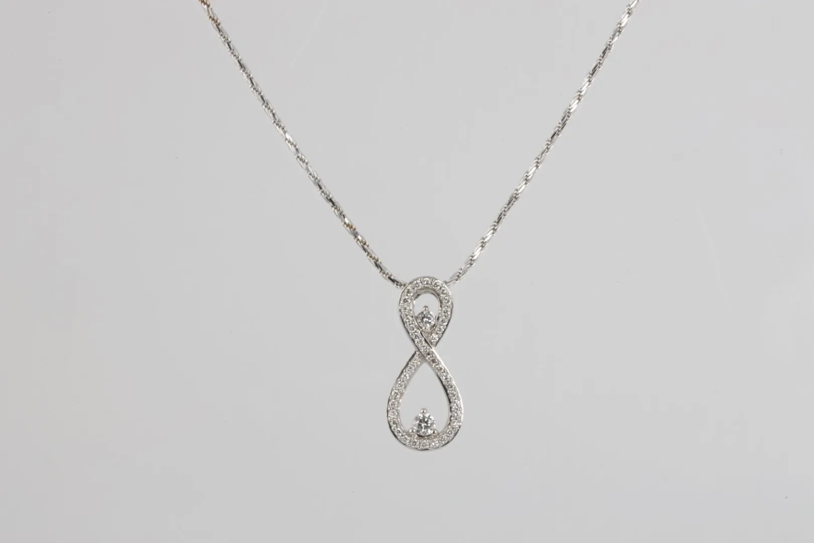 20'' 14k White Gold 0.53tcw Diamond Pendant Necklace (5.90g.)