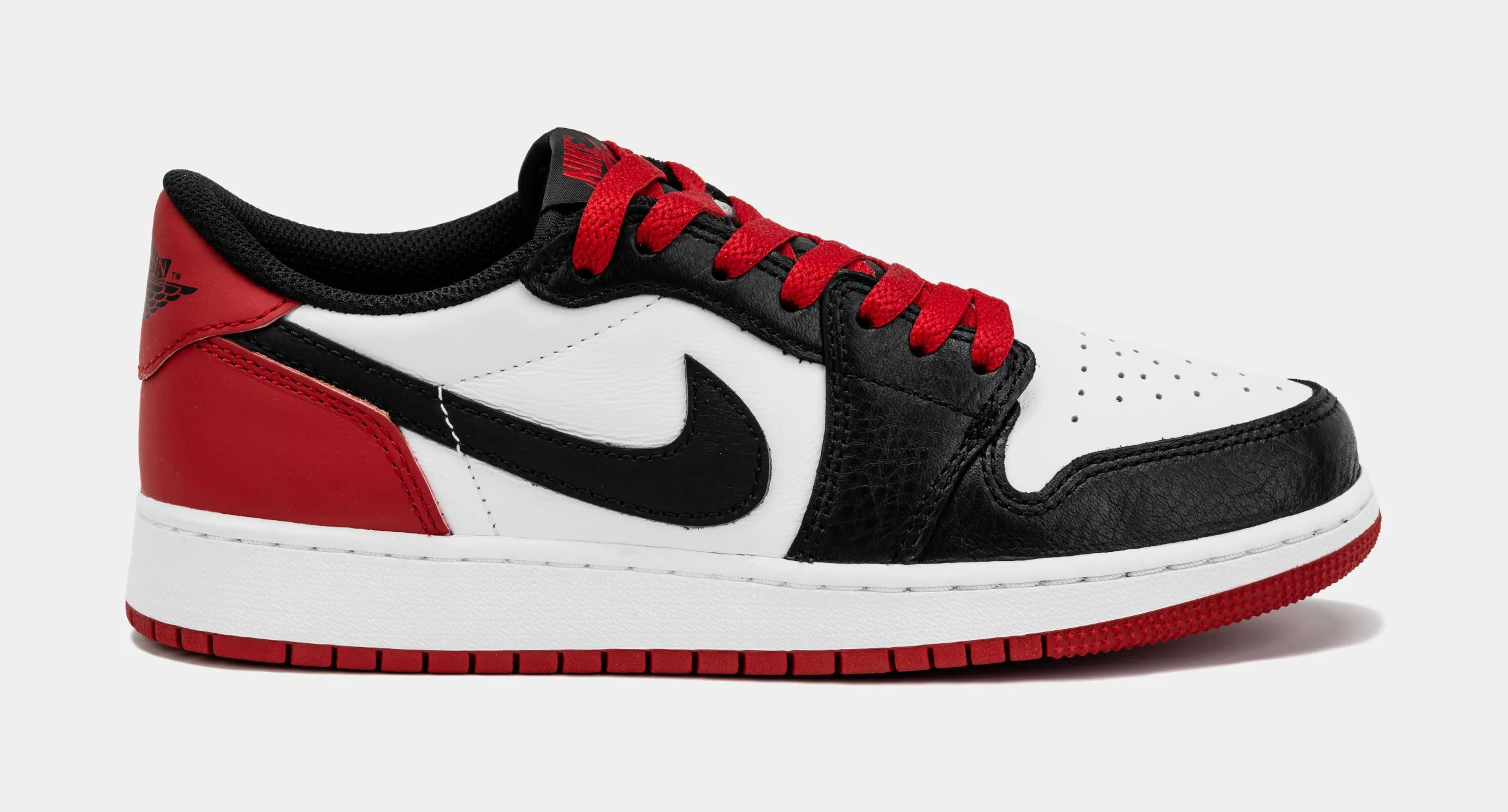 Air Jordan 1 Retro Low OG Black Toe Grade School Lifestyle Shoes (White/Red)