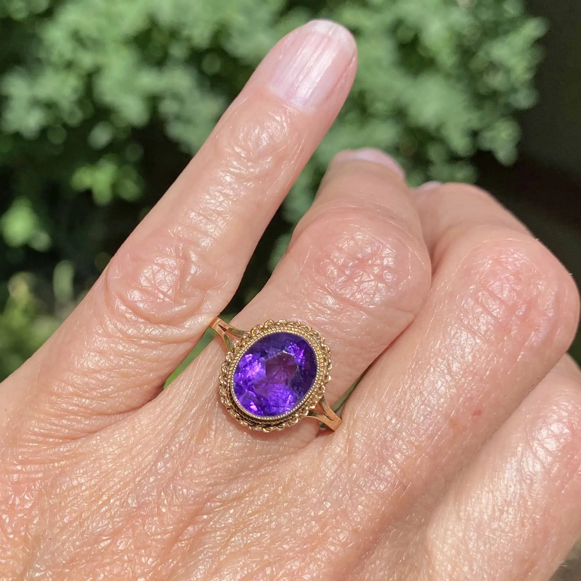 Fine Vintage 2.5 CTW Natural Amethyst Ring in Gold