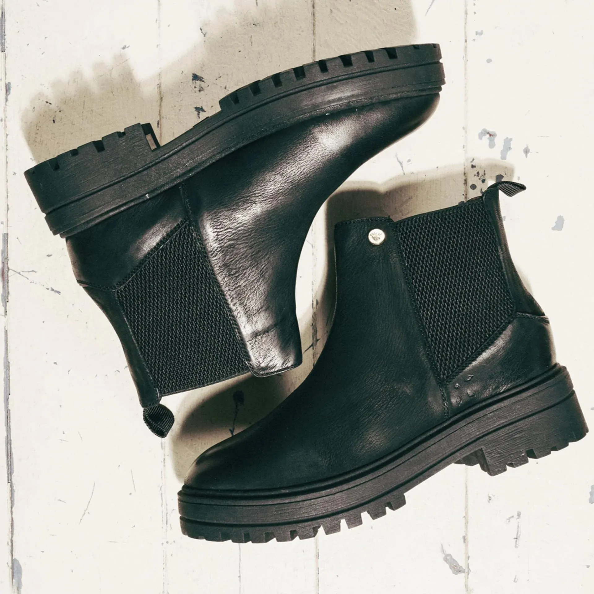 NEIVE BLACK CHELSEA BOOT