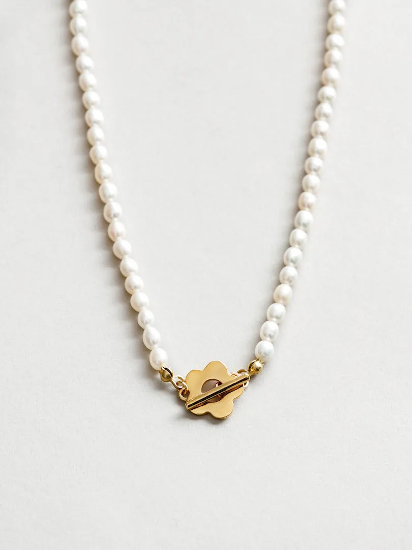 Sofia Pearl Necklace in Gold