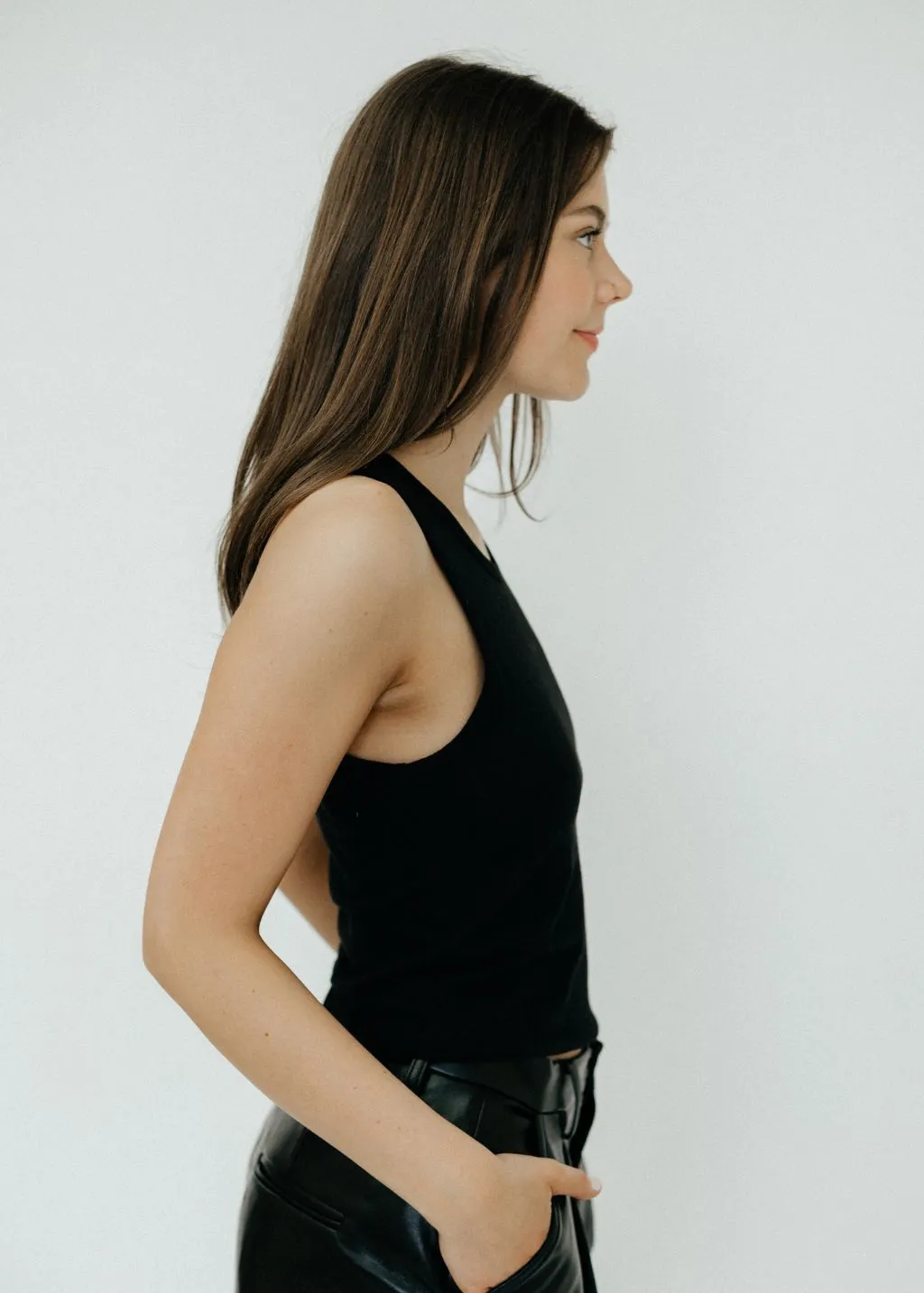 Éterne Fitted Tank in Black