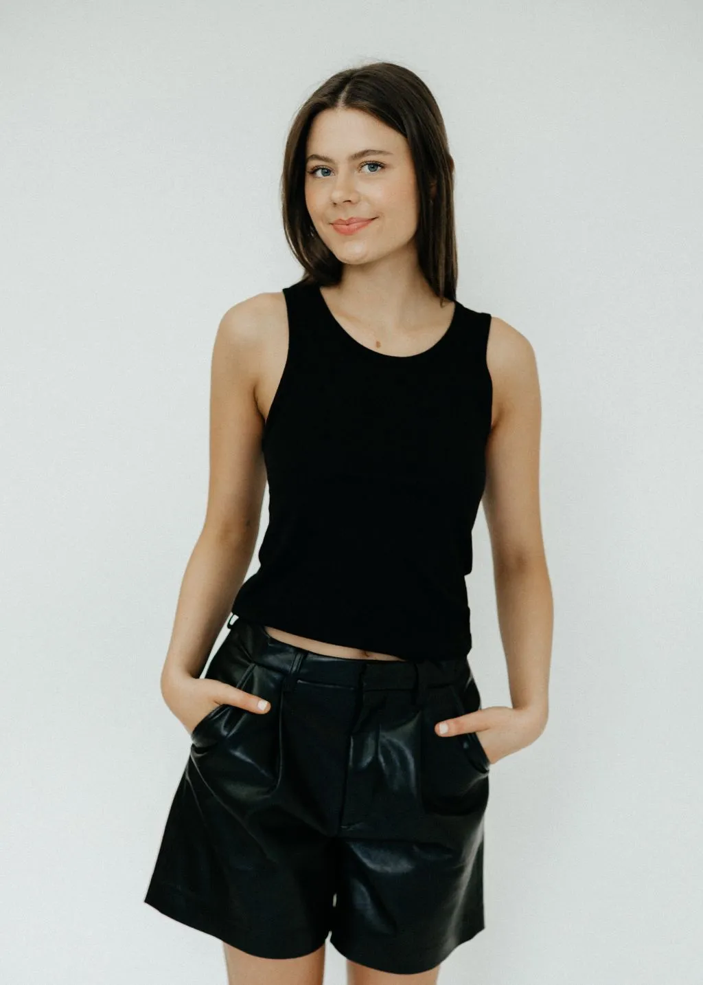 Éterne Fitted Tank in Black