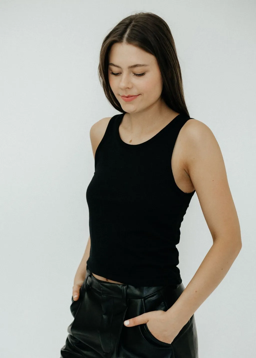 Éterne Fitted Tank in Black